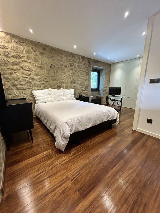 À VENDA - Casa de Pedra Única