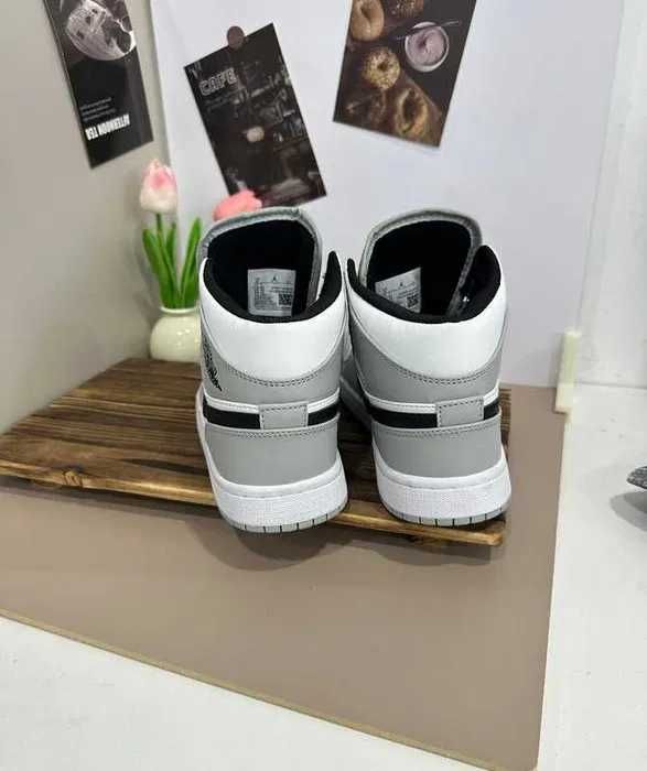 Buty damskie Trampk Jordan 1 Mid Light Smoke Grey R.39