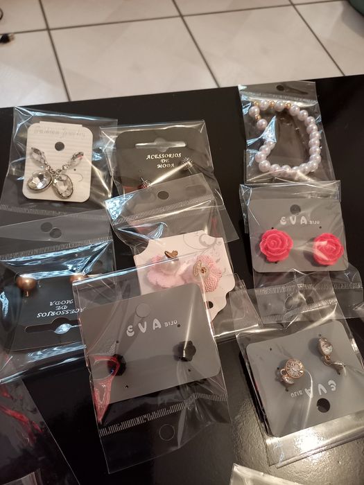 75 peças bijuteria 100€
