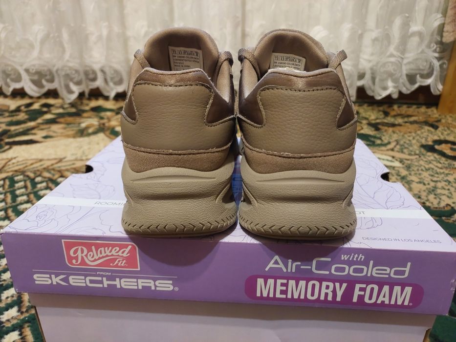 Жіночі кросівки Skechers 37.5 сіро-коричневий 158590 DKTP