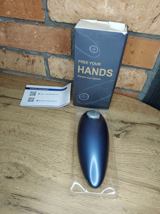 Elektryczny otwieracz do puszek niebieski