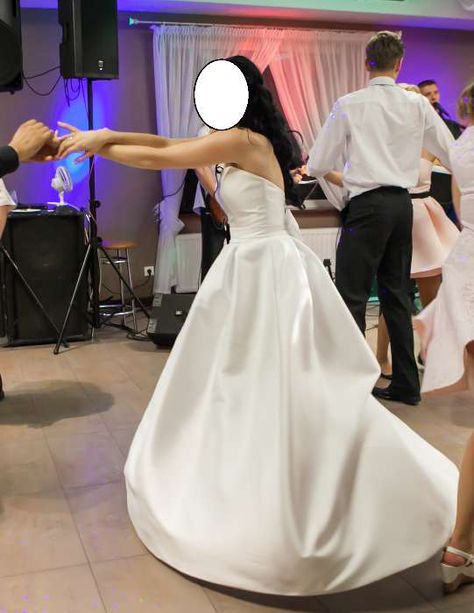 Suknia ślubna elegancka, prosta, z kieszeniami