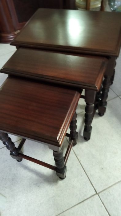 Mesa mãe e filhas madeira de mogno