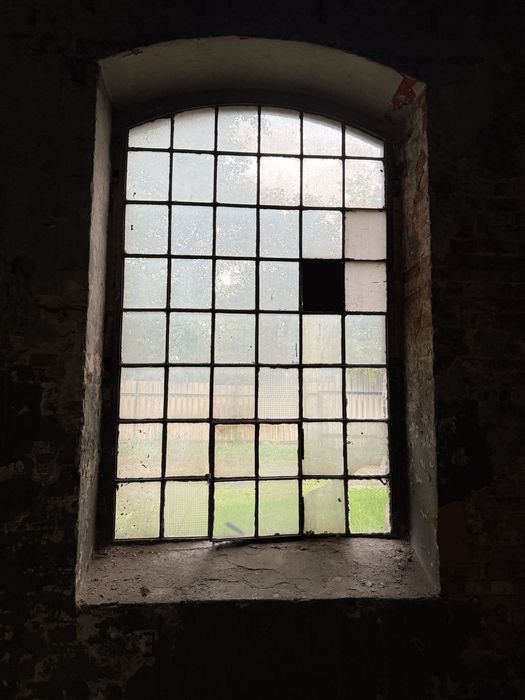 Okna łukowe zeliwne loft 1893r zabytkowe witraż