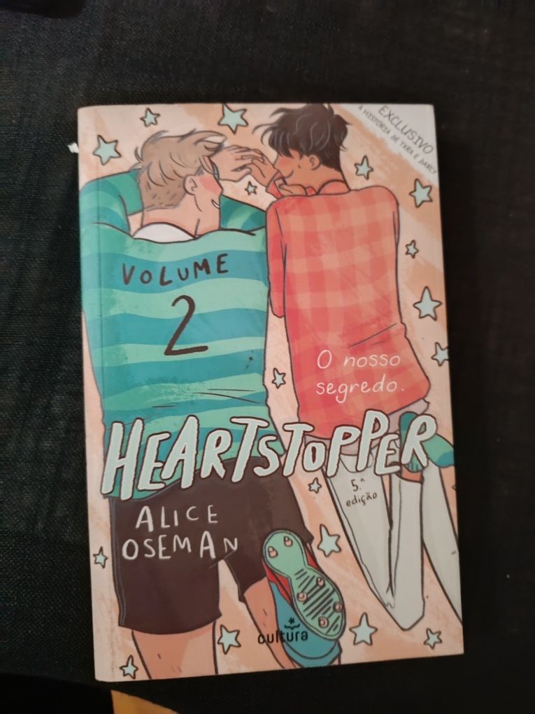 "Desfrute da série completa de 'Heartstopper' de Alice Oseman!