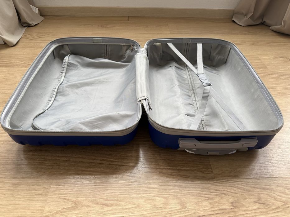 A convenient suitcase with 4 wheels