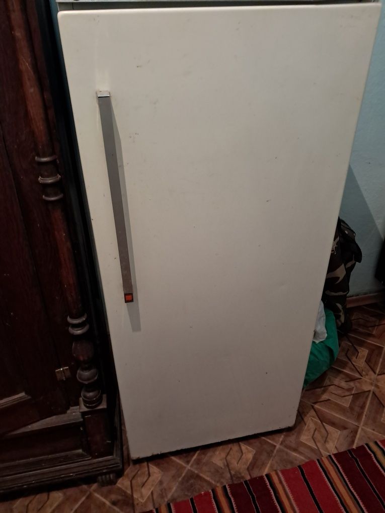 Продам морозильну камеру