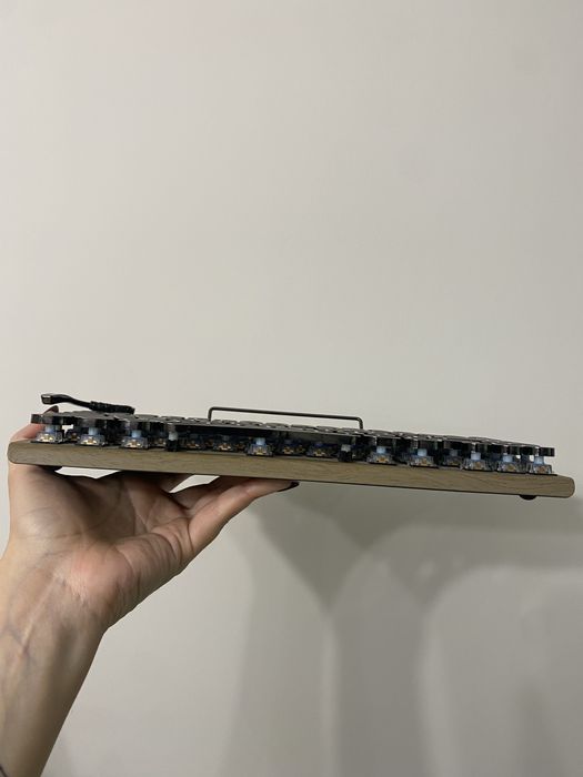 Механічна ретро клавіатура у вигляді друкарськоі машинки