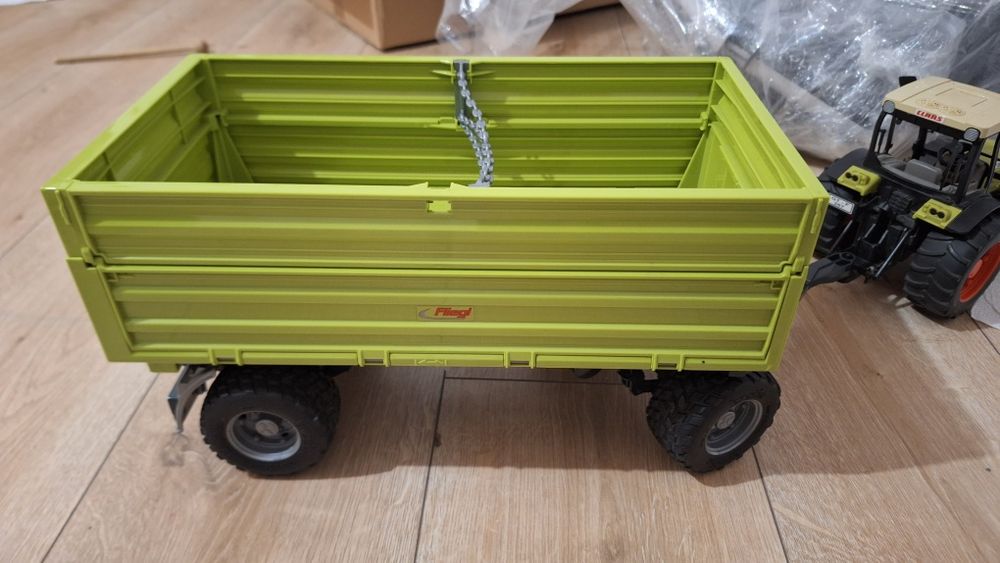 Bruder traktor z przyczepą