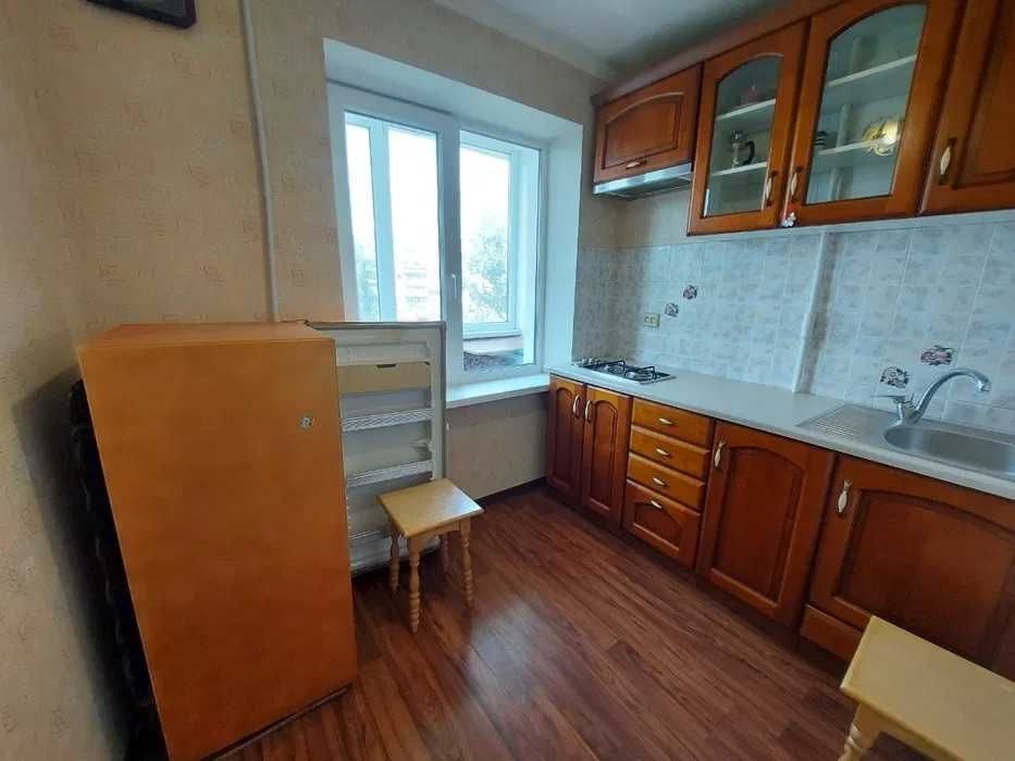 Продам 1к квартиру вул. Будівельників, р-н Титова