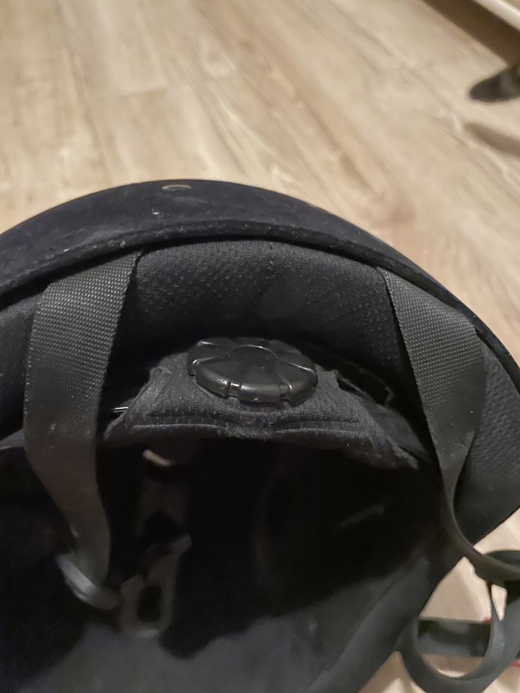 Kask jeździecki pilne