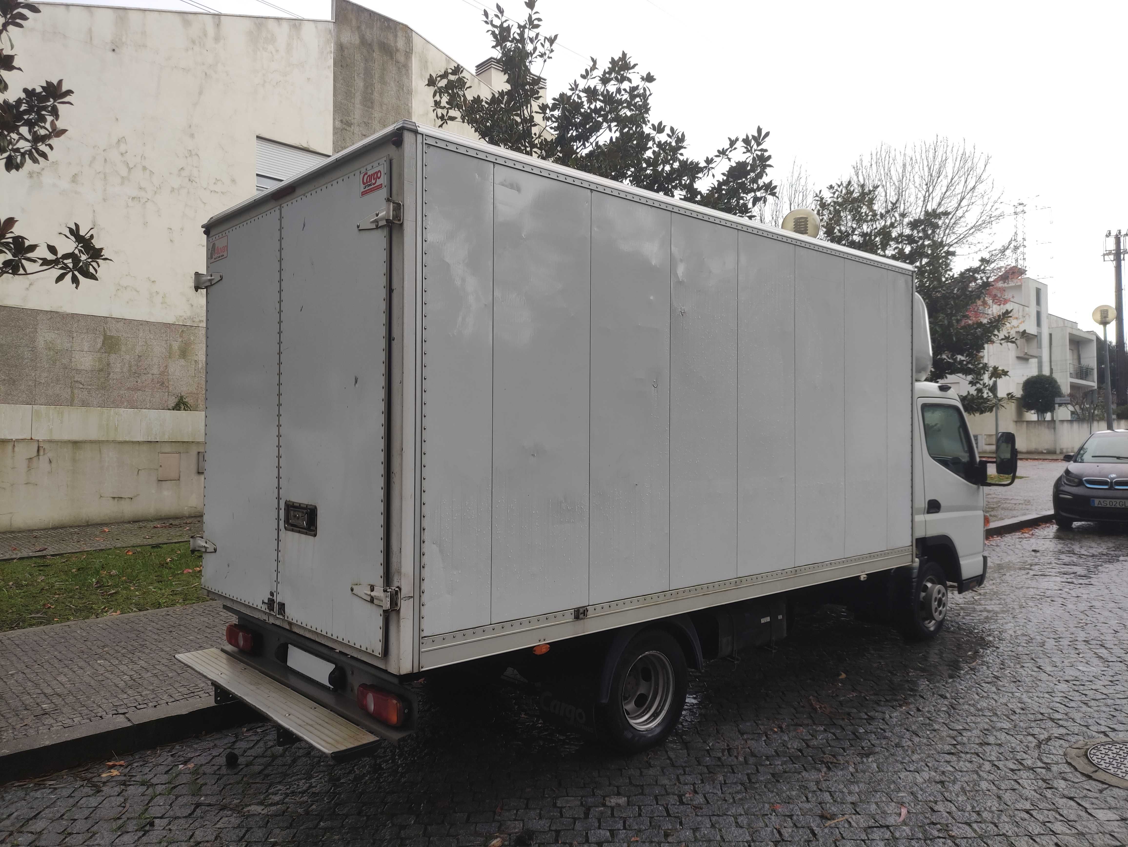 Mitsubishi Fuso Canter Ligeira só 72.000km Semi-Nova