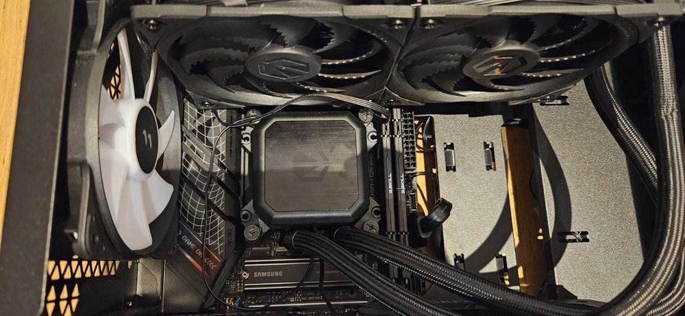 PC gaming i7-13700K | GeForce RTX 5070 | 32GB DDR5 6000MHz | SSD 1TB