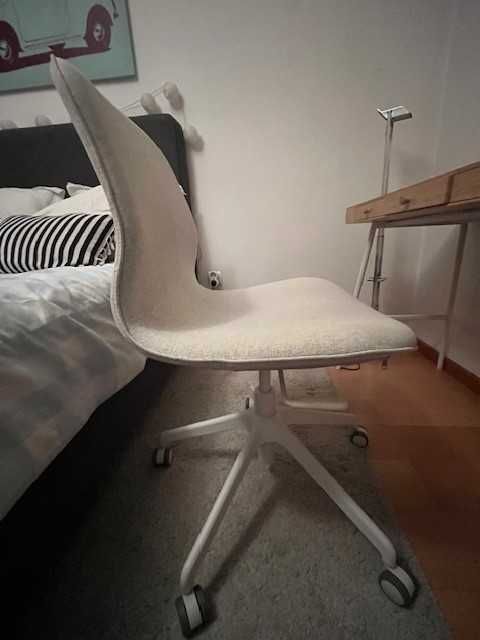 Cadeira Langfjall e Secretária Lillasen IKEA
