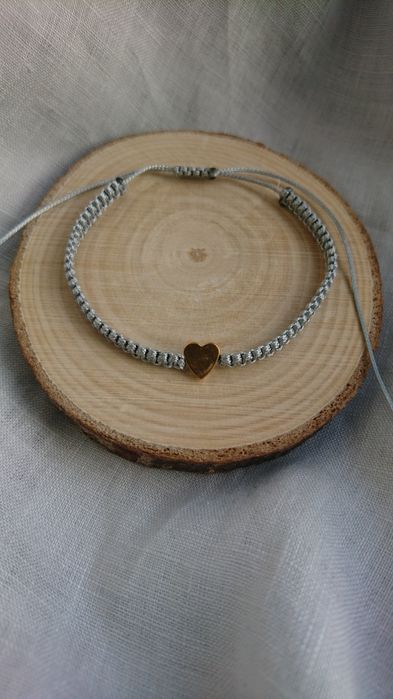 Bransoletka sznurkowa szara pleciona makrama Hematyt serce złote