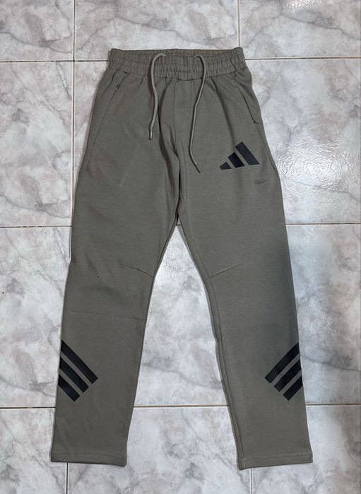 Костюм Adidas.