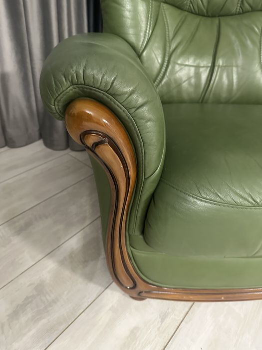 Диван тримістний шкіряний