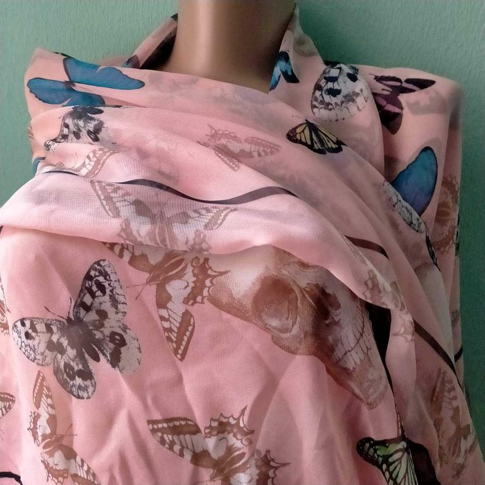 Платок палантин с бабочками и черепами