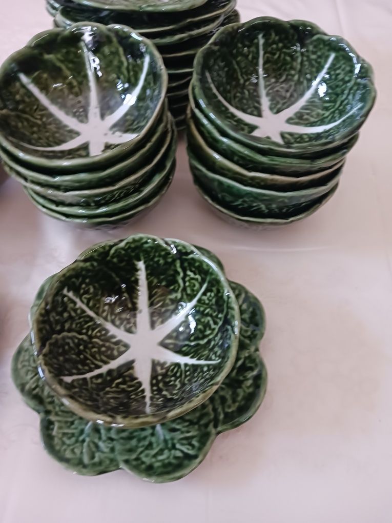 Serviço de louça, modelo couve, onze pratos,onze tijelas,uma terrina