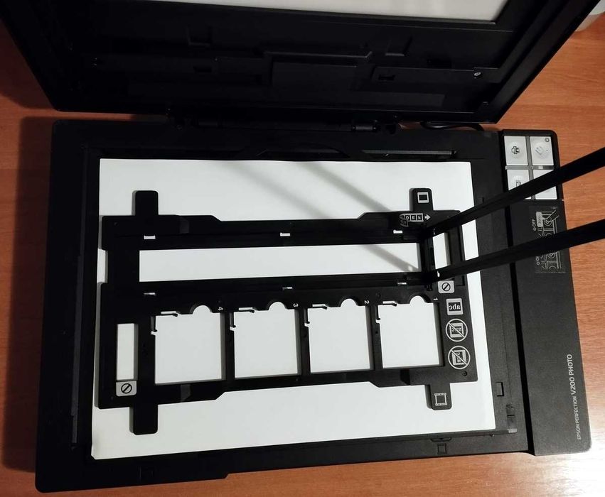 Skaner Epson Perfection V200 Photo, także do negatywów i przezroczy
