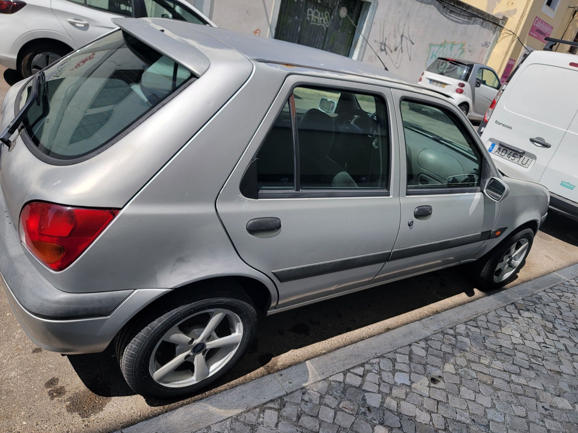 Vendo Ford Fiesta 2000