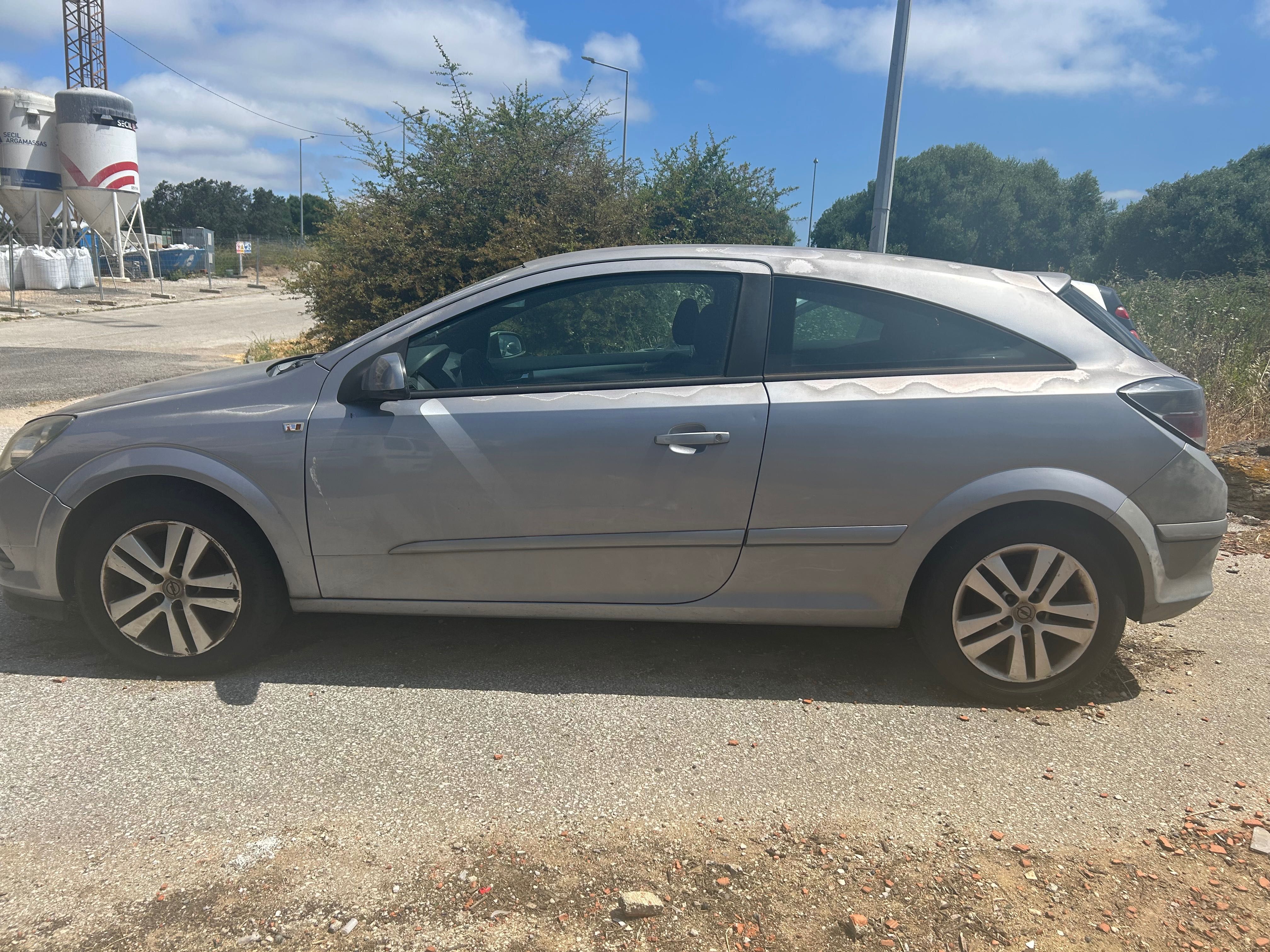 Opel Astra GTC 1.3 Motor avariado (para peças ou recuperação)