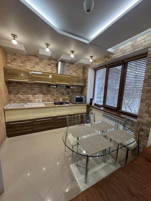 Оренда просторої 2-кімнатної квартири в центрі міста (район Прогресу)