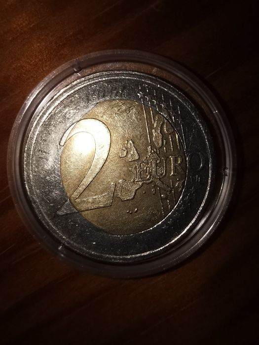 Moeda de 2€ com erro de cunho.