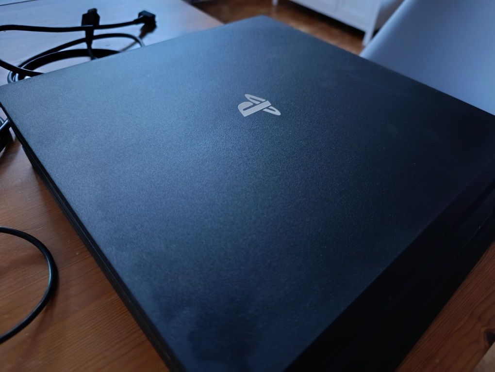 PS 4 + 1 comando + 3 jogos