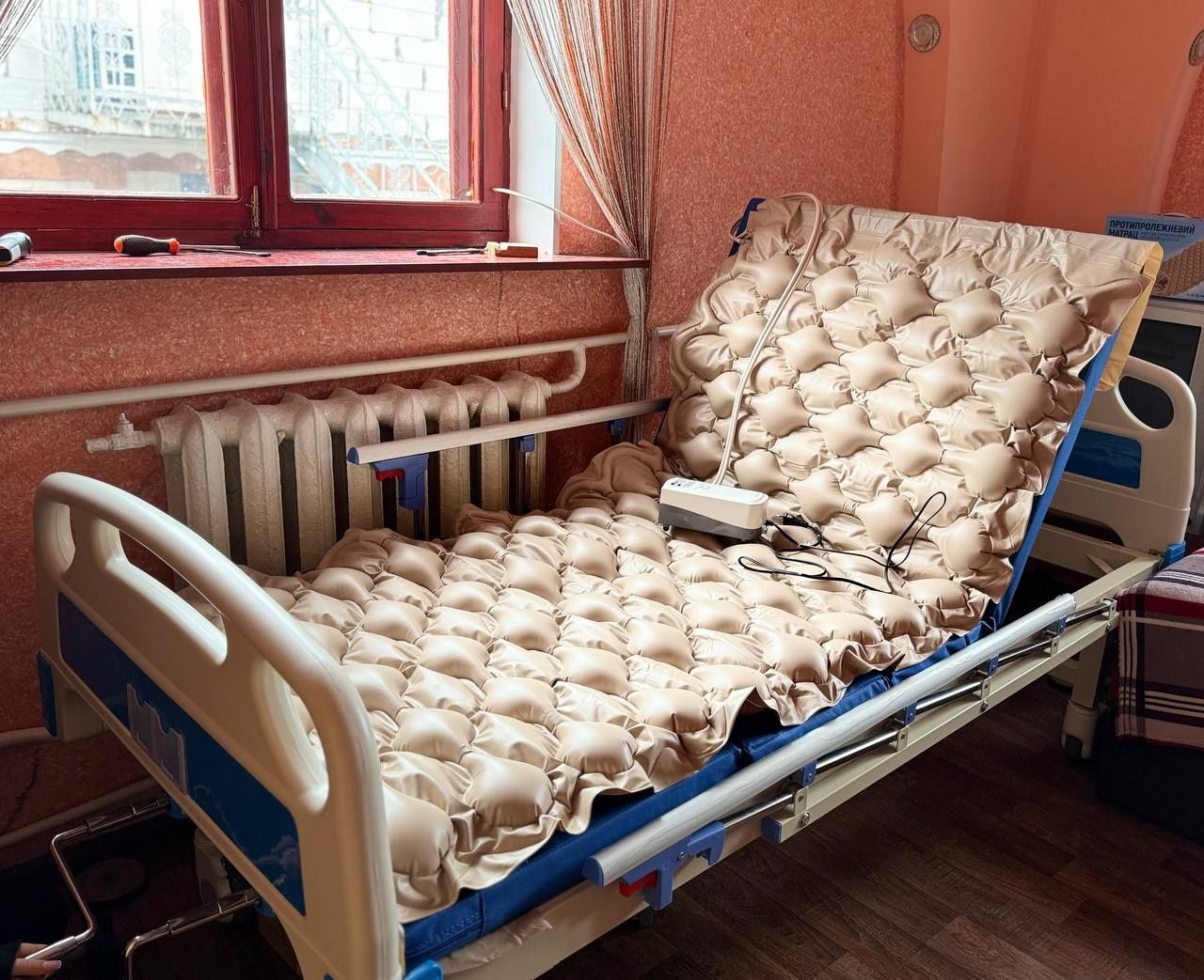 Ліжко для лежачих людей