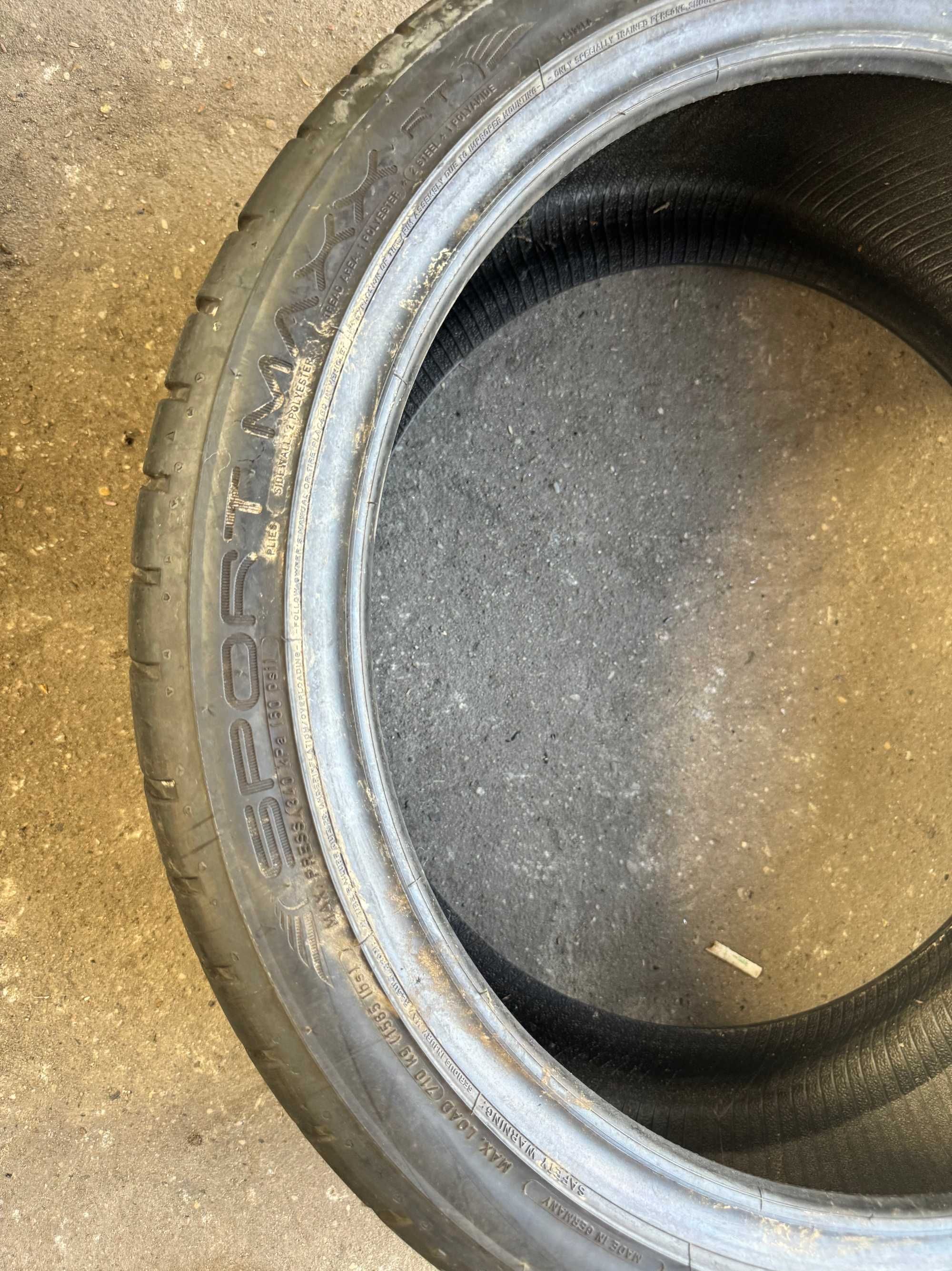 Opona Dunlop 235 40 R19