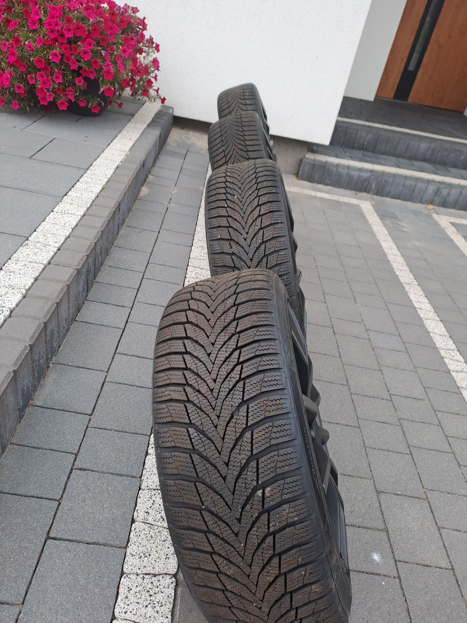 5x112 17,  roczne opony, alu, vw golf, audi, czarne