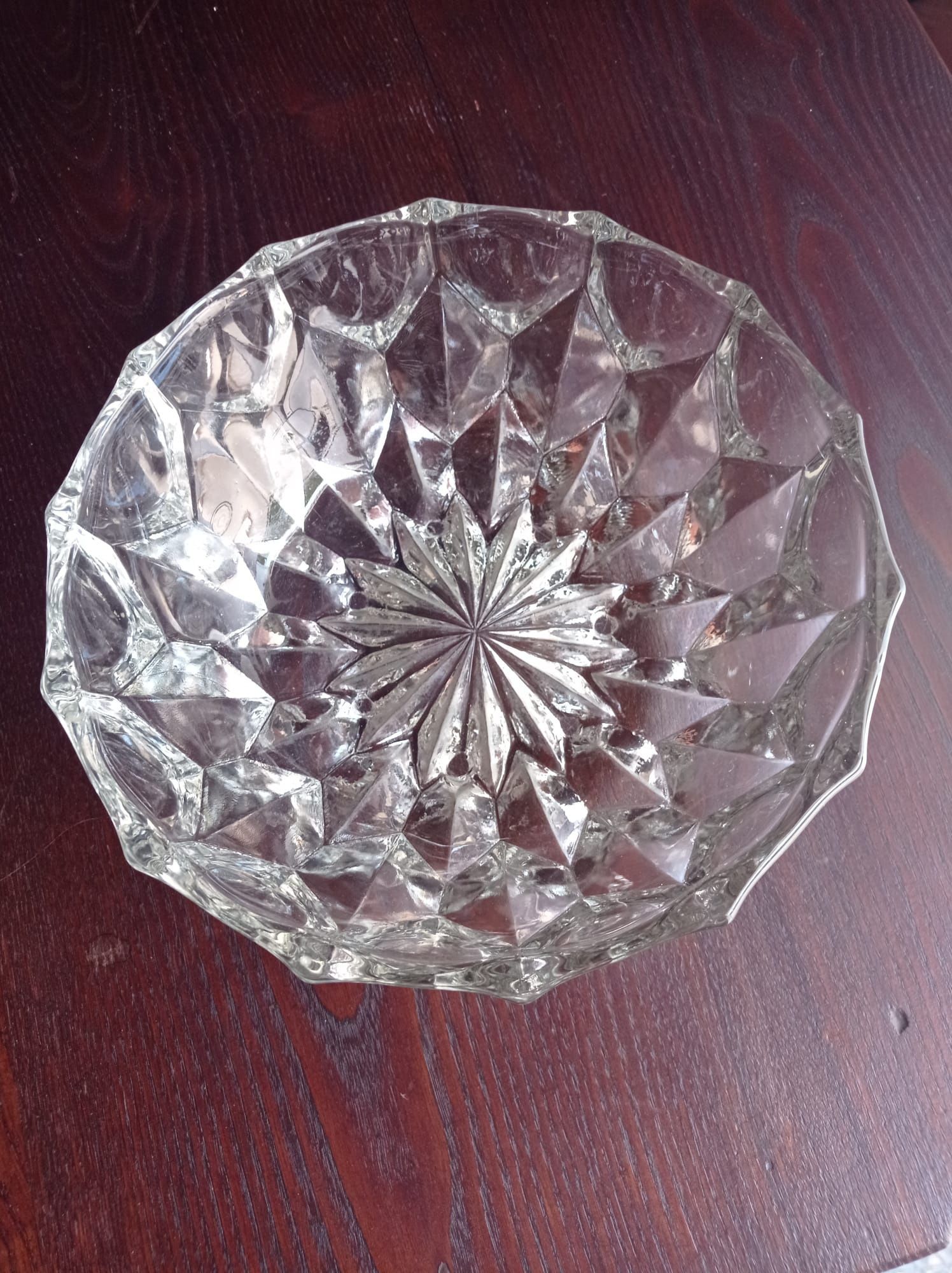 Taça em vidro transparente lapidado o
