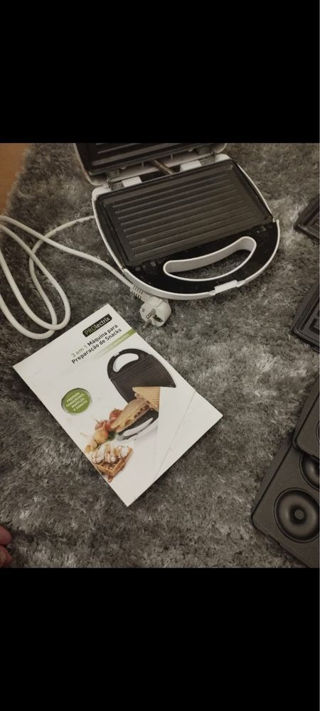 Tostadeira eletrica (waffle e donuts)