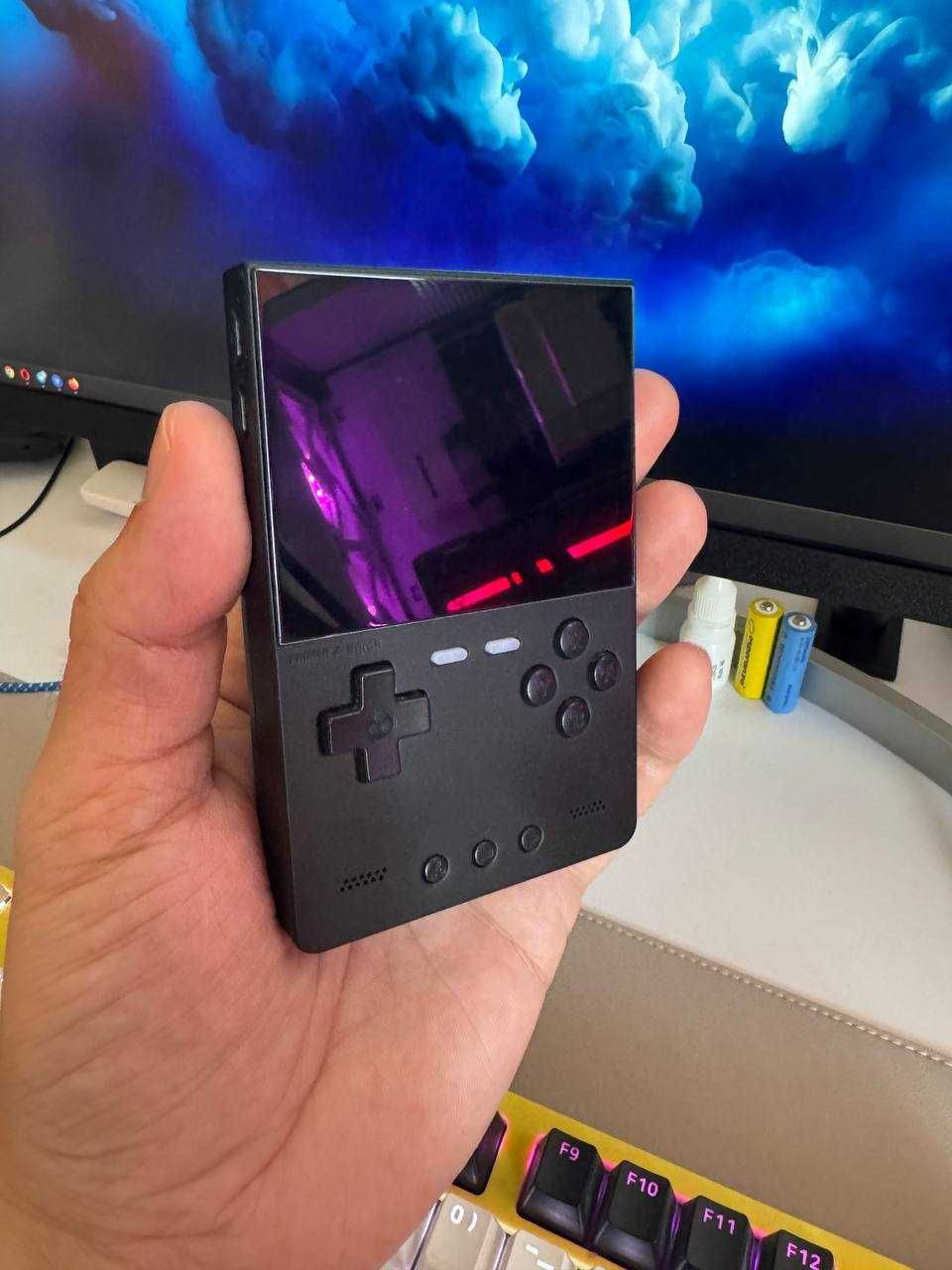Ретро консоль Trimui Brick + картка 64 GB з іграми + захисне скло