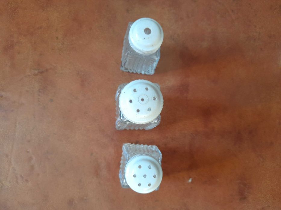 Conjunto de 3 Peças em Vidro Trabalhado ( Muito antigo )