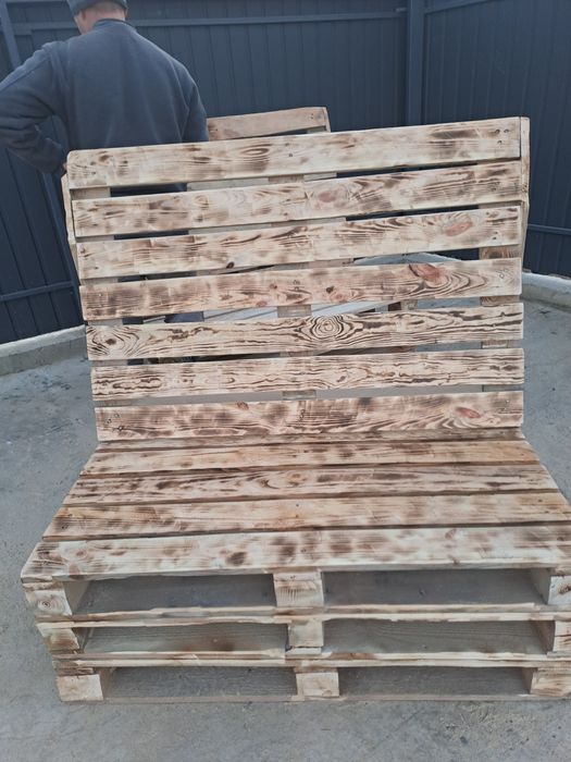 Лавочка з піддонів