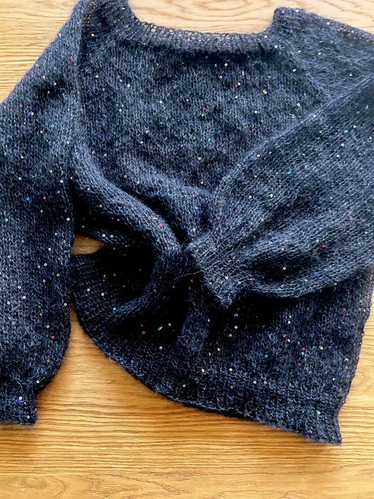 Sweterek czarna mgiełka z cekinkami handmade