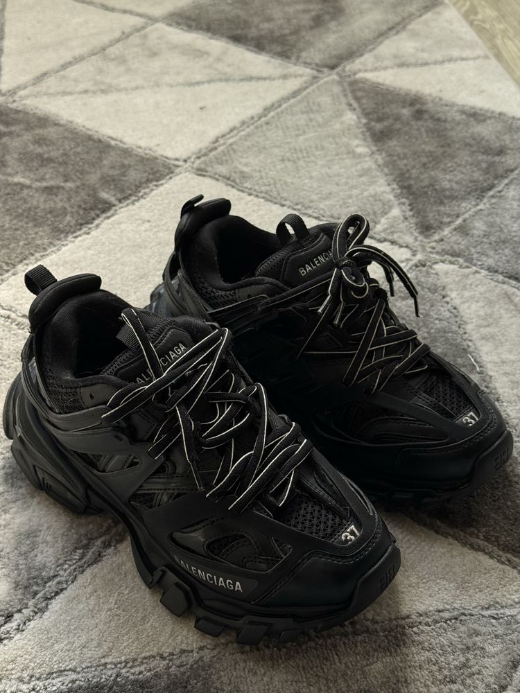 Balenciaga track black