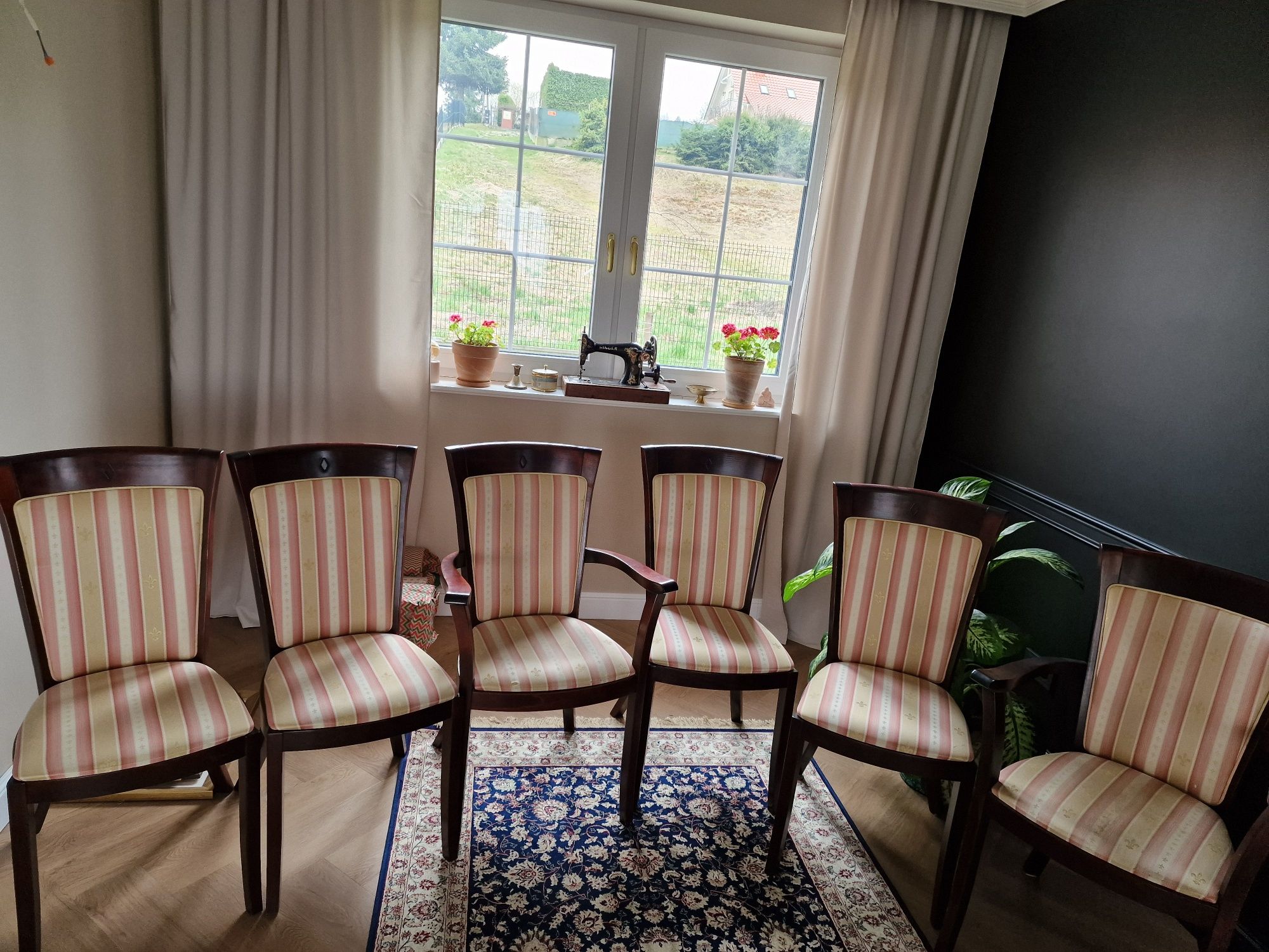 Krzesła drewniane eleganckie klasyczne