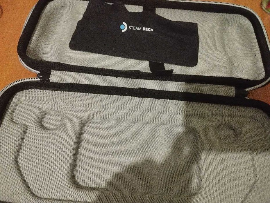 Продам Steam Deck 1Tb (с 500 гб картой памяти) + оригинальный чехол
