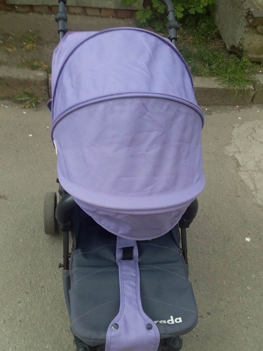 Дитяча прогулянкова коляска