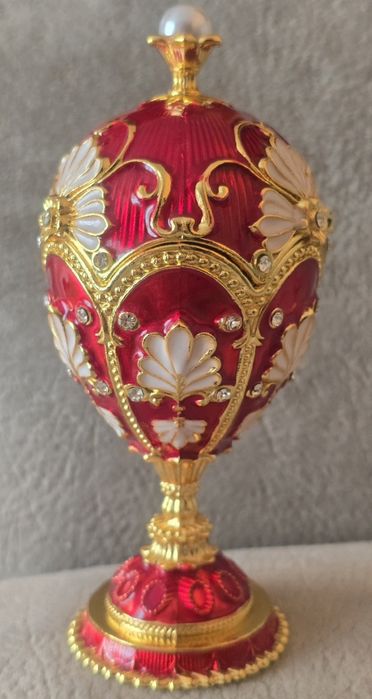 Szkatułka na biżuterię metalowa emaliowana złocona styl Faberge Paris.