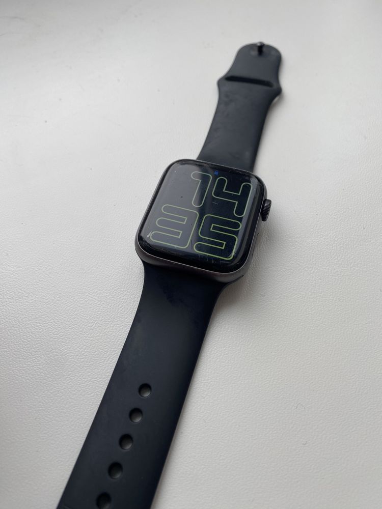 Продам apple watch 5 44 mm