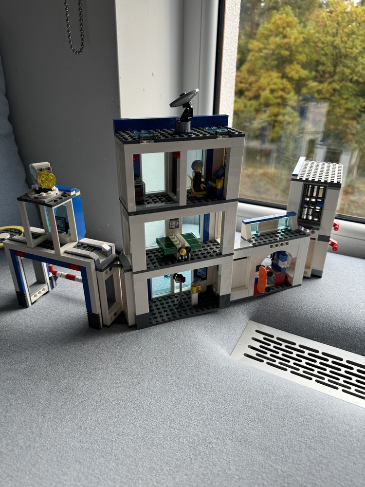 Klocki LEGO City Posterunek policji 60246
