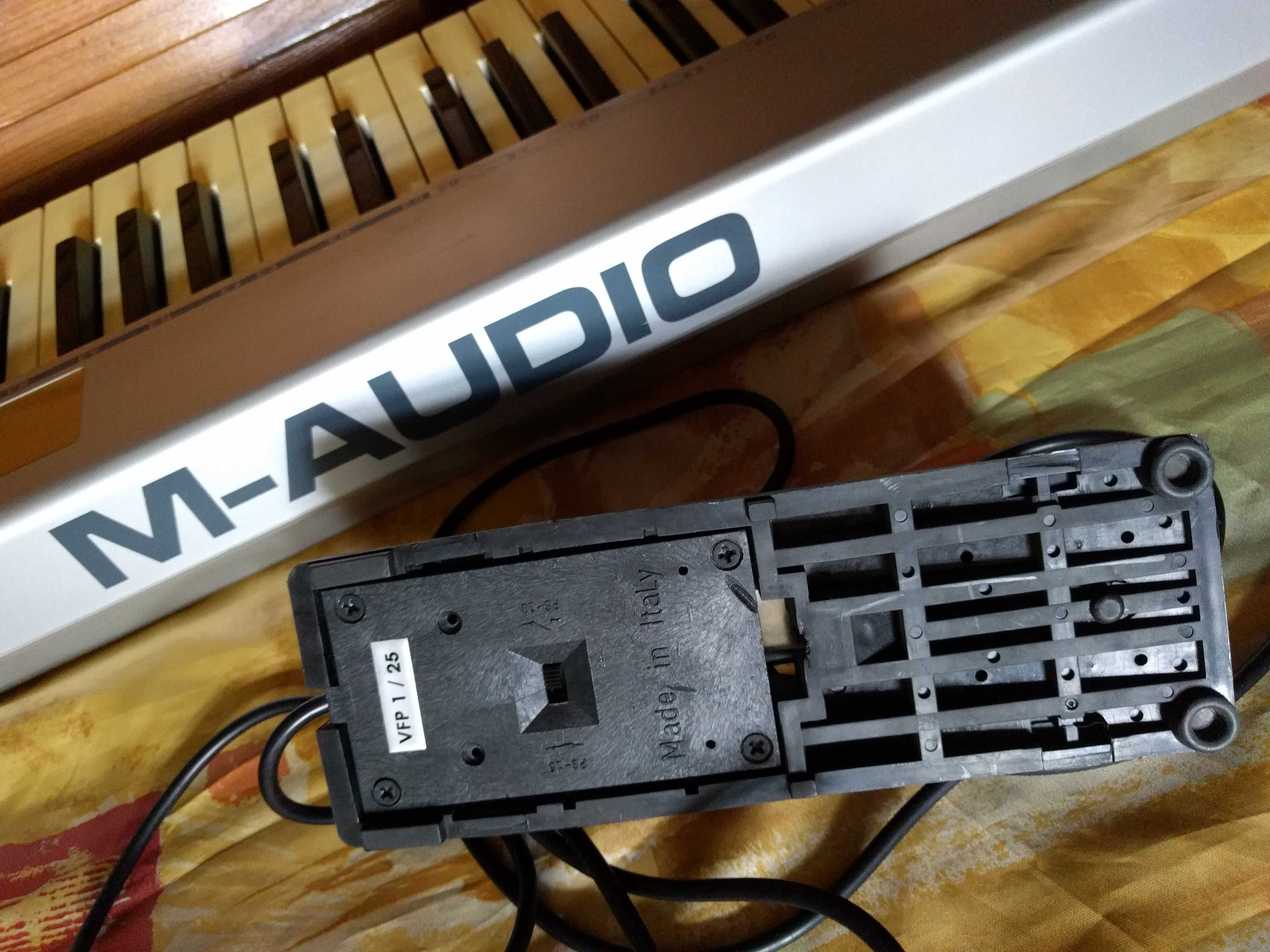 Midi-клавиатура M-Audio Keystation 88es с педалью Studiologic VFP 1/25