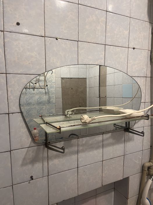 Зеркало с полкой б/у