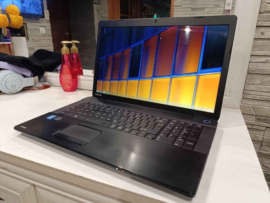 SZYBKI Laptop Toshiba, w Super stanie