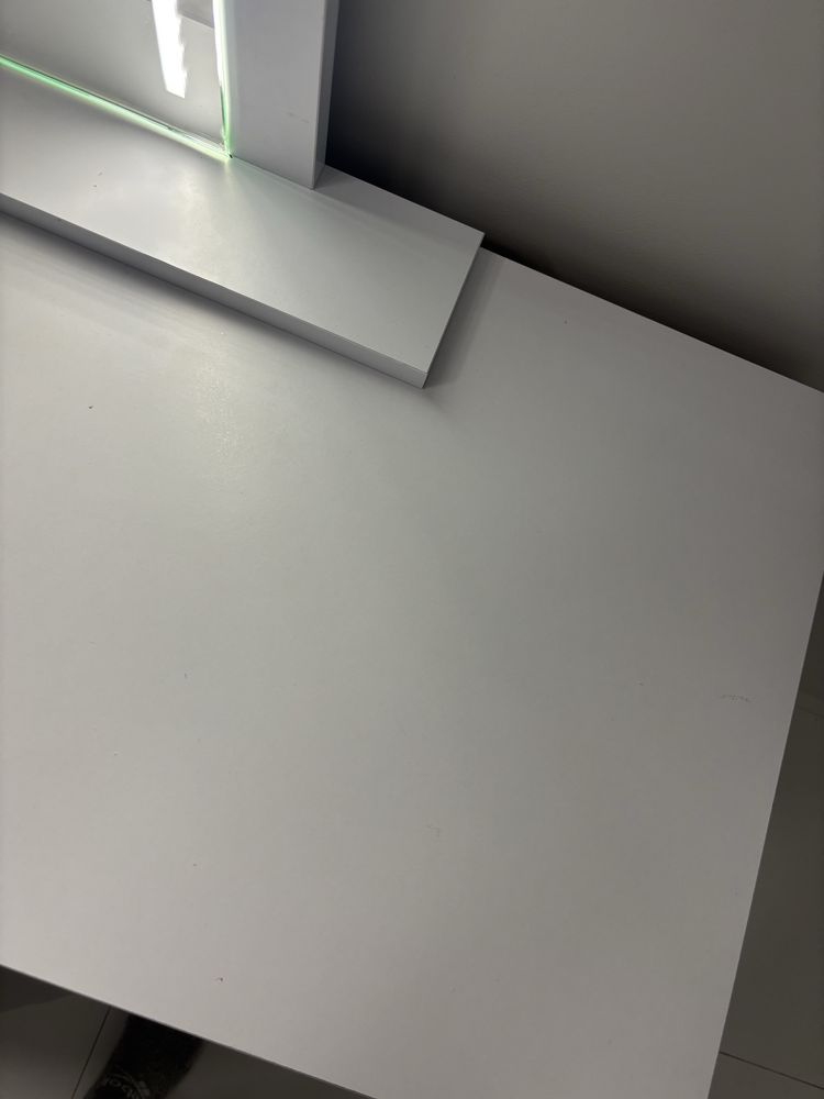 Toaletka kosmetyczna LED biała