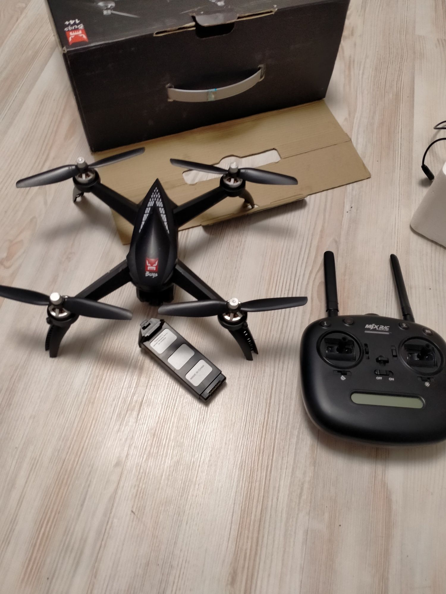 MJX bugs 5w
Квадрік в нормальному стані повністю годни
